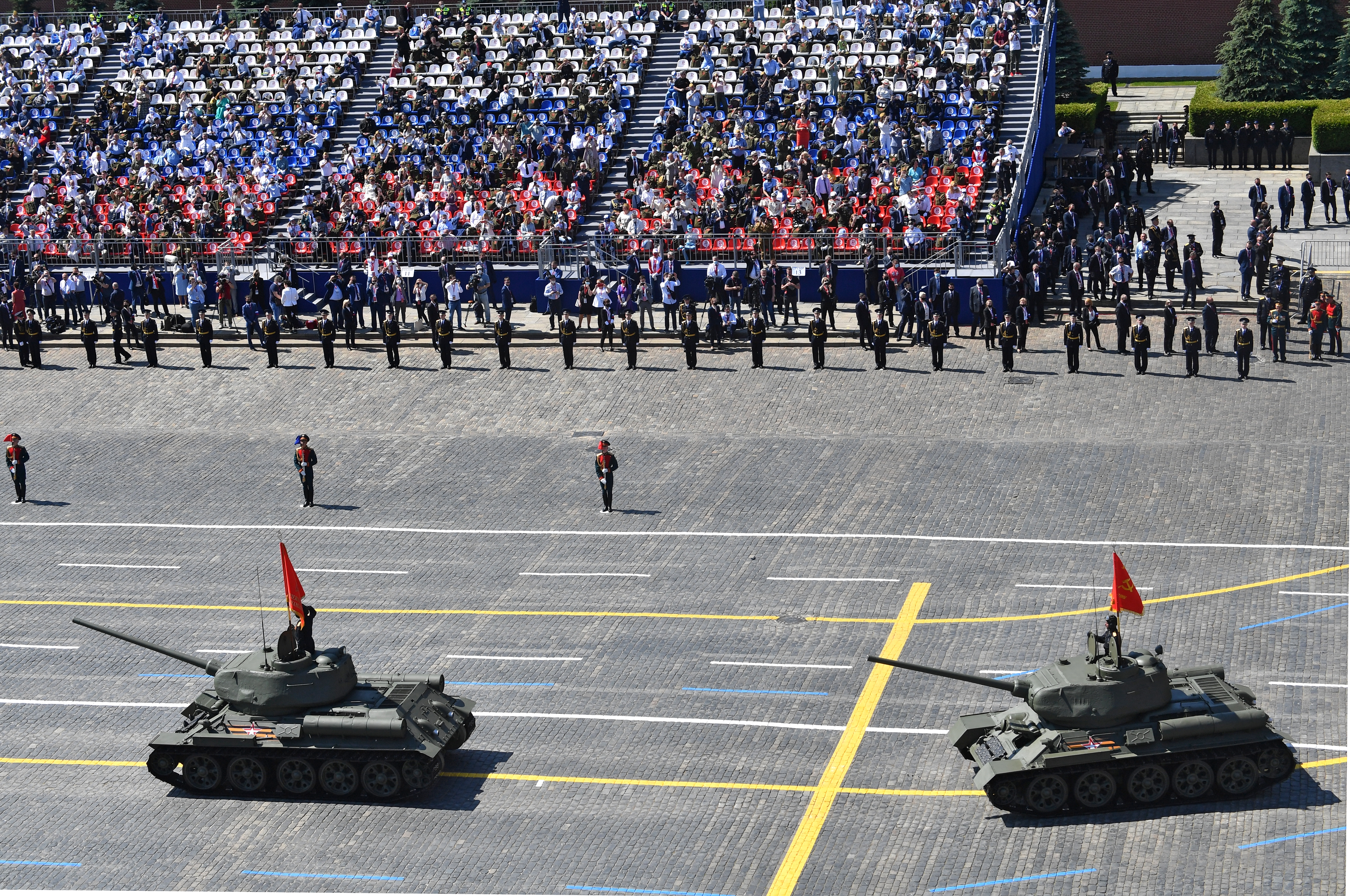 Будет ли военный парад. Т-34 В Туле на параде. День Победы парад Москва 2020. Военный парад на красной площади.
